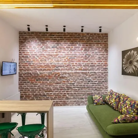 Apartment On Kulisha Str *